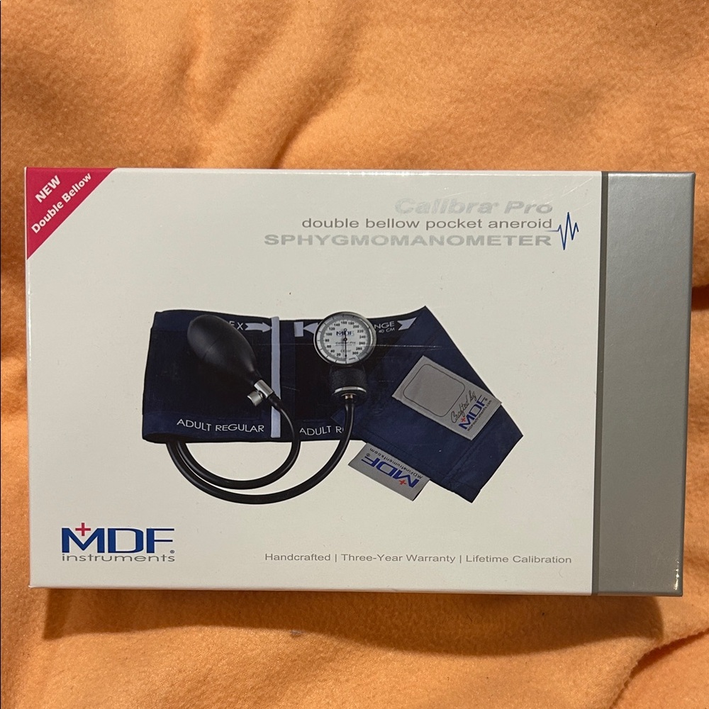 Calibra Pro Sphygmomanometer in Navy